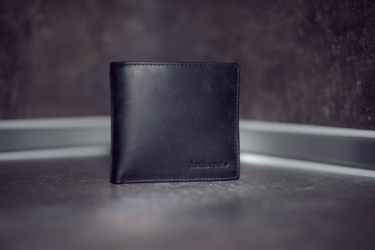 Exploring the Pros and Cons of Using Exchange Wallets